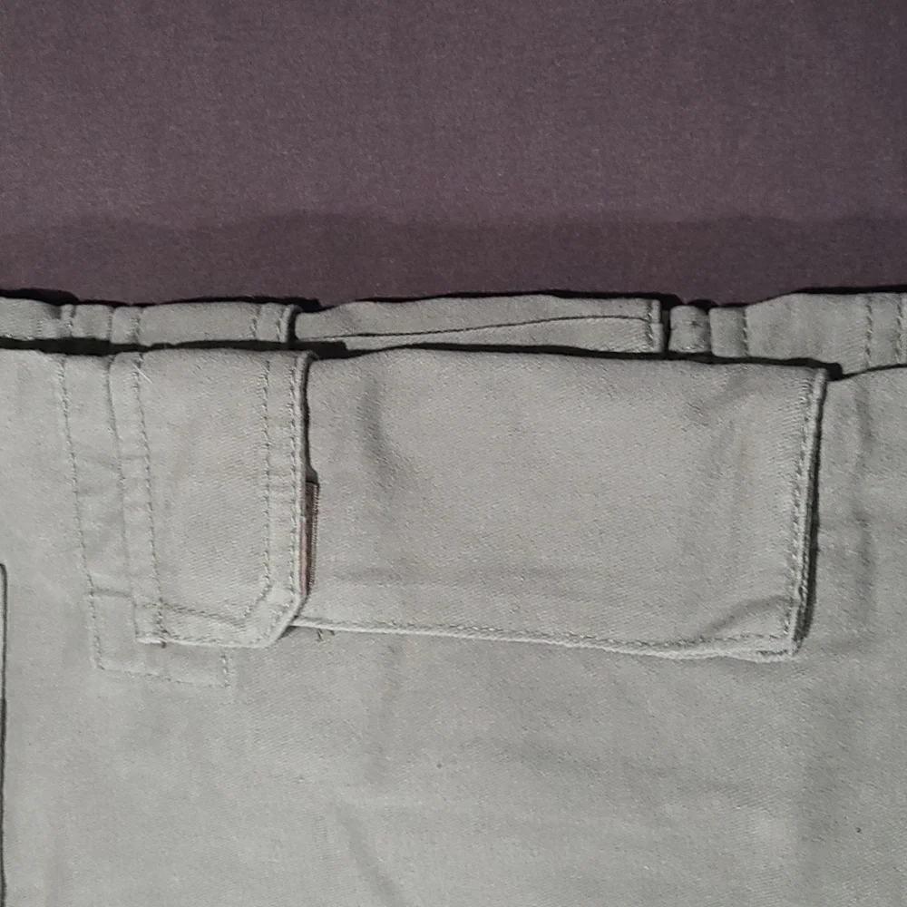 Relaxed Fit Cargo Shorts Size 36 - Olive - New - Picture 5 of 11